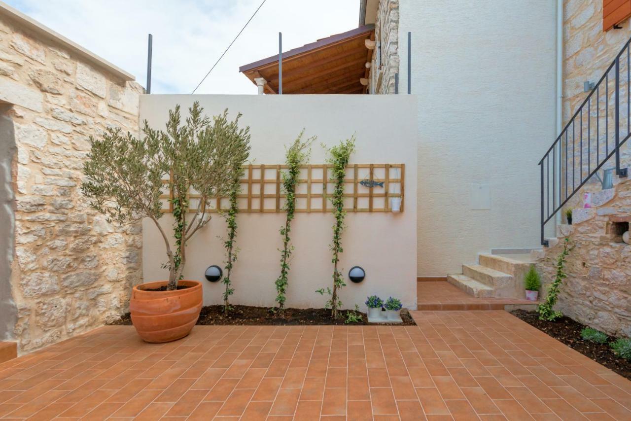 Holiday Home Rocca Supetar Buitenkant foto
